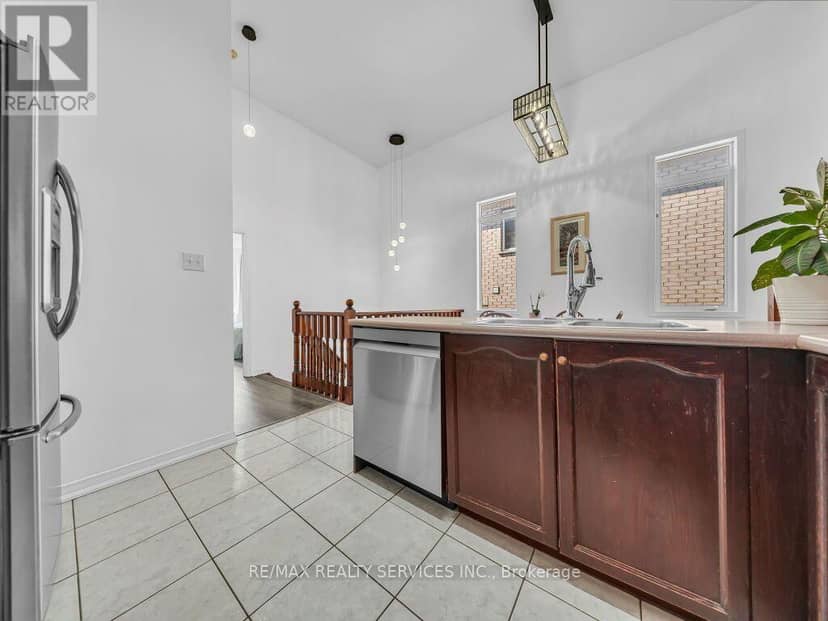 101 River Rock Crescent — photo 14 of 40