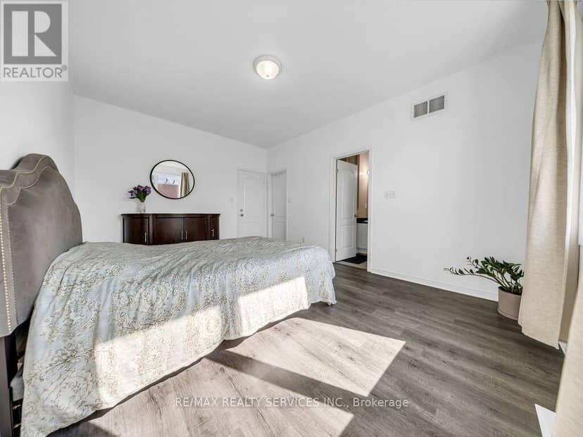 101 River Rock Crescent — photo 17 of 40