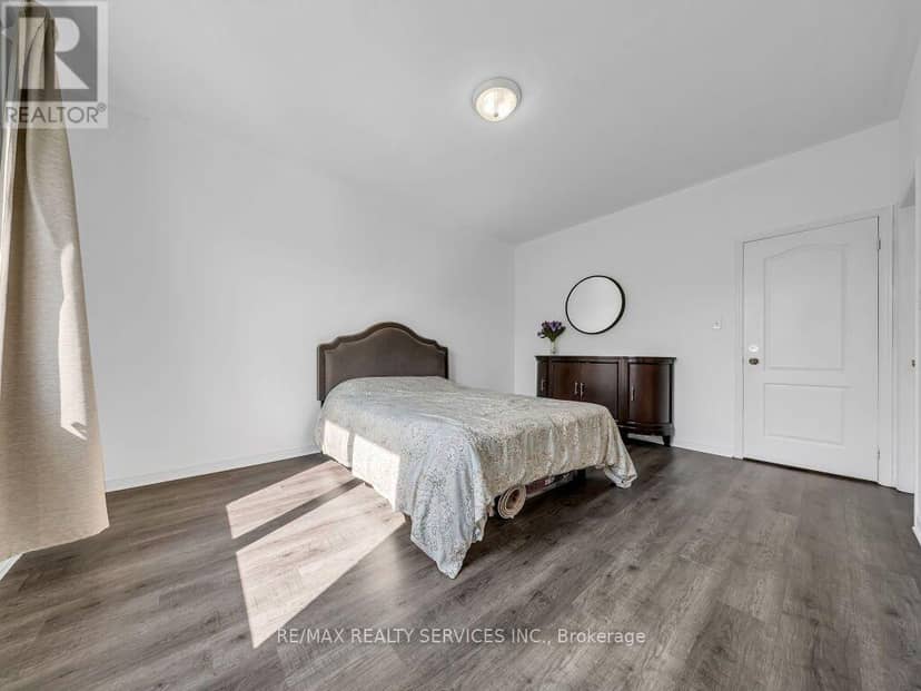 101 River Rock Crescent — photo 18 of 40