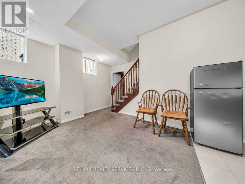 101 River Rock Crescent — photo 24 of 40