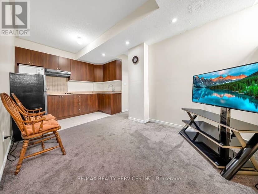 101 River Rock Crescent — photo 25 of 40
