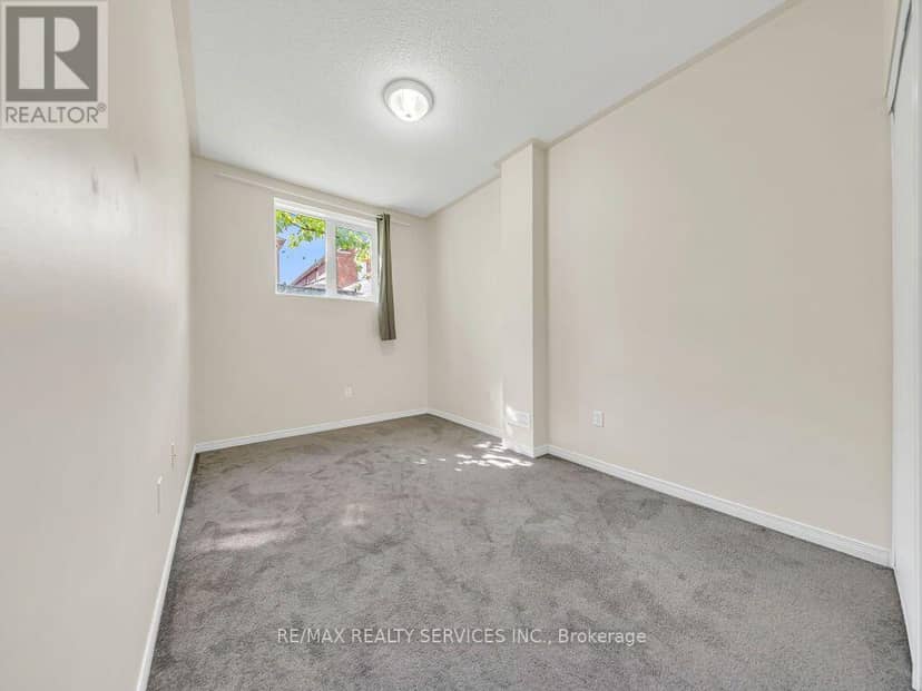 101 River Rock Crescent — photo 26 of 40