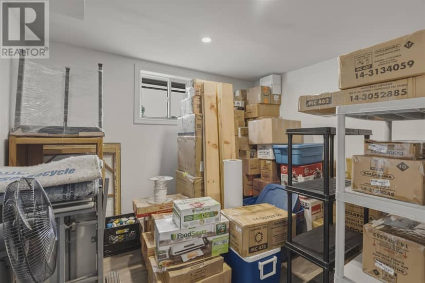 44 Axmith AVE — photo 26 of 37