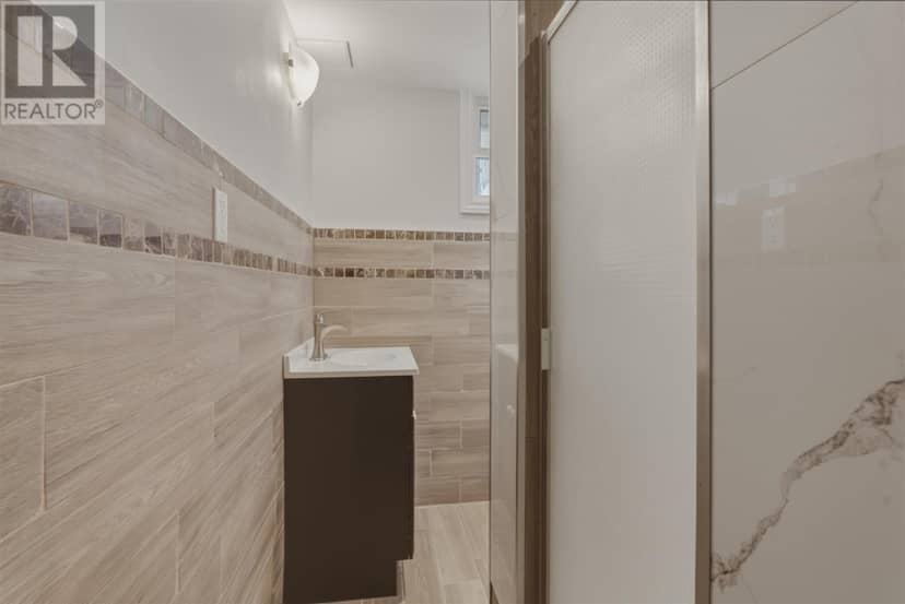 44 Axmith AVE — photo 27 of 37