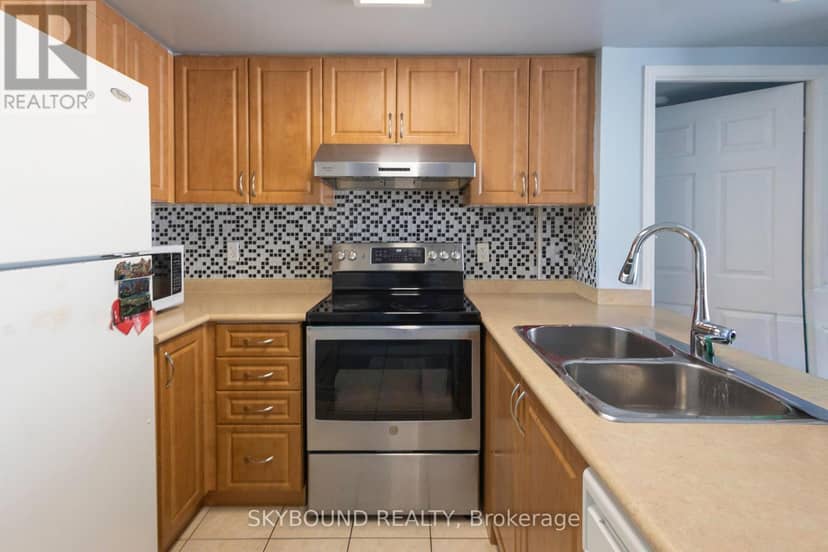 2033 - 3043 Finch Avenue W, Toronto, photo 2