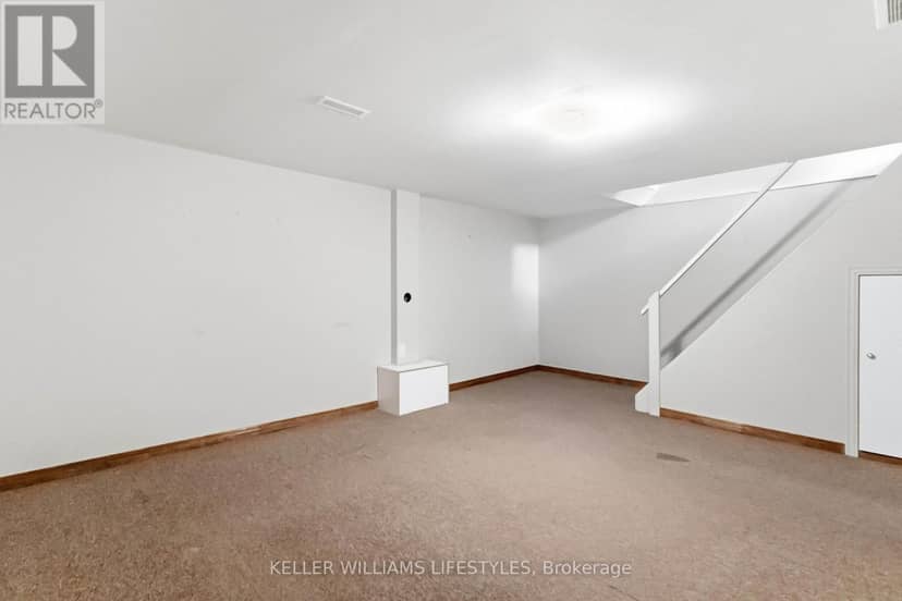 129 Culver Crescent — photo 32 of 38