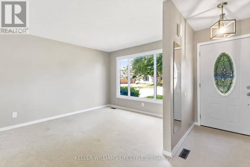 129 Culver Crescent — photo 7 of 38