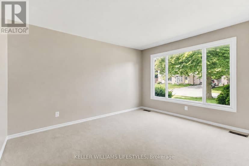 129 Culver Crescent — photo 9 of 38