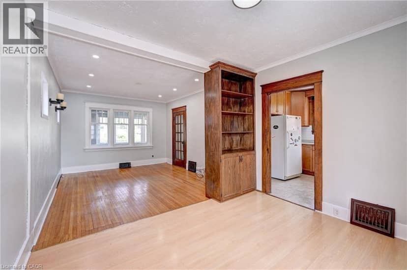 147 COURTLAND Avenue E — photo 8 of 40
