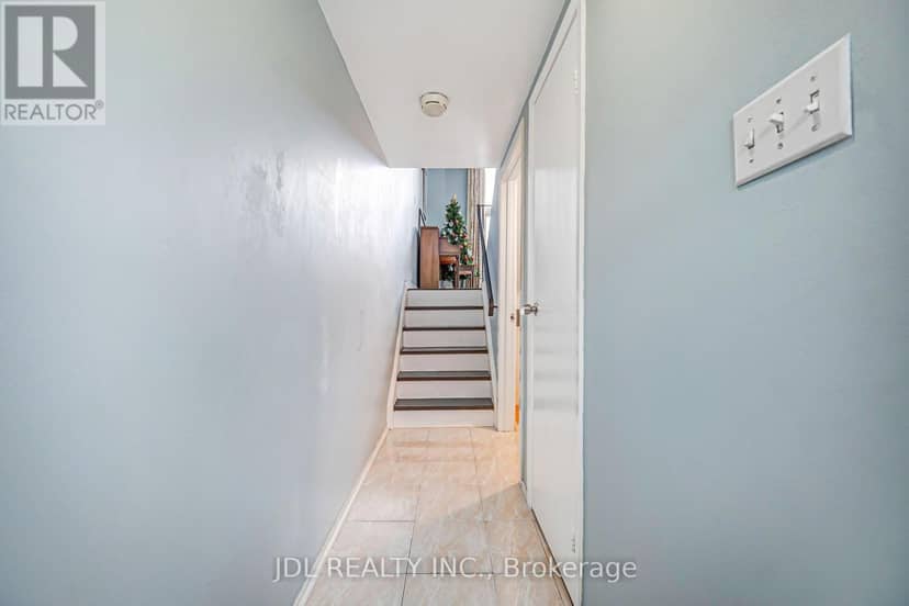 33 - 100 Bridletowne Circle — photo 7 of 40