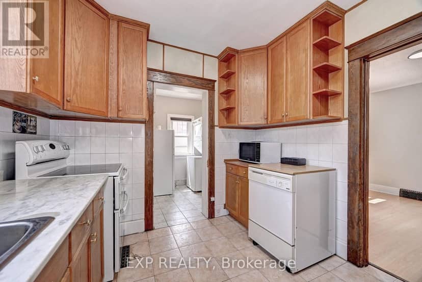 147 Courtland Avenue E — photo 14 of 40