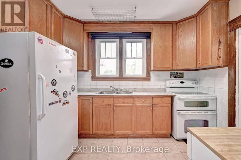 147 Courtland Avenue E — photo 15 of 40