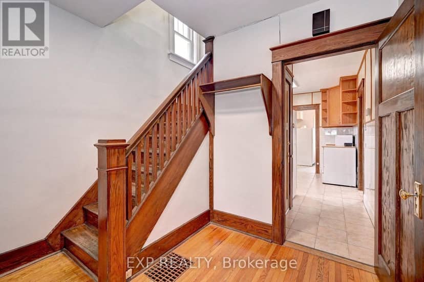 147 Courtland Avenue E — photo 19 of 40