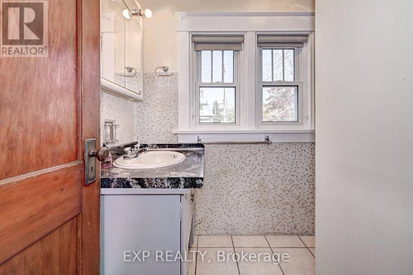 147 Courtland Avenue E — photo 23 of 40