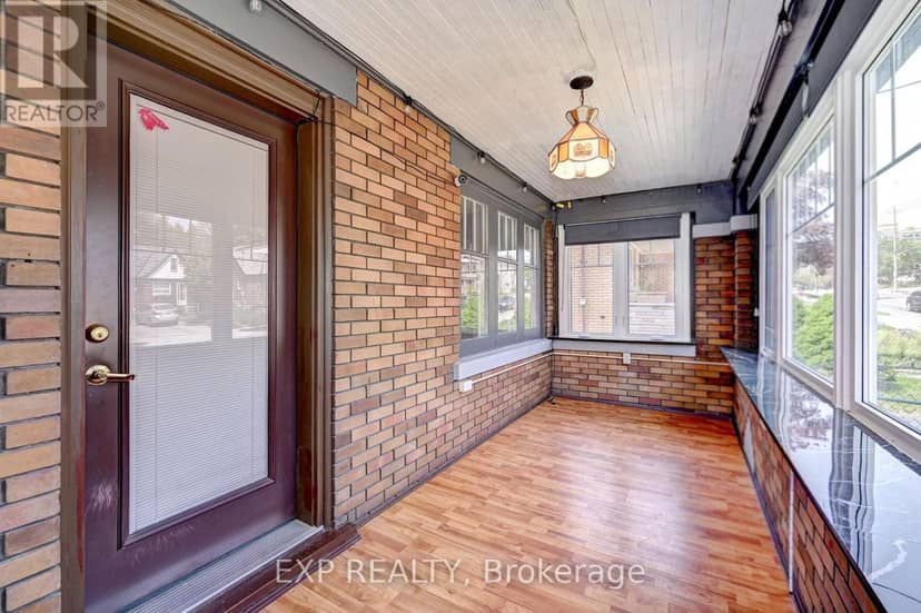 147 Courtland Avenue E — photo 5 of 40