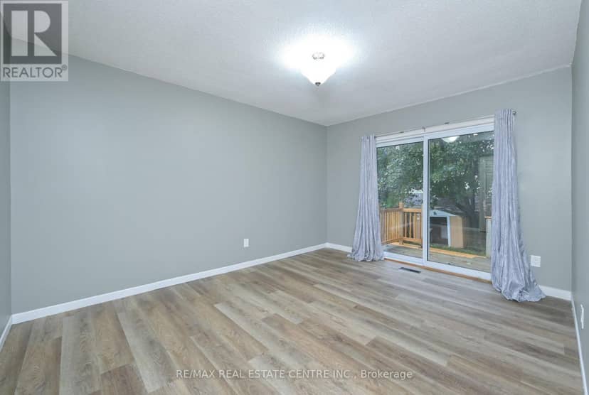 116 Burbank Crescent — photo 13 of 32
