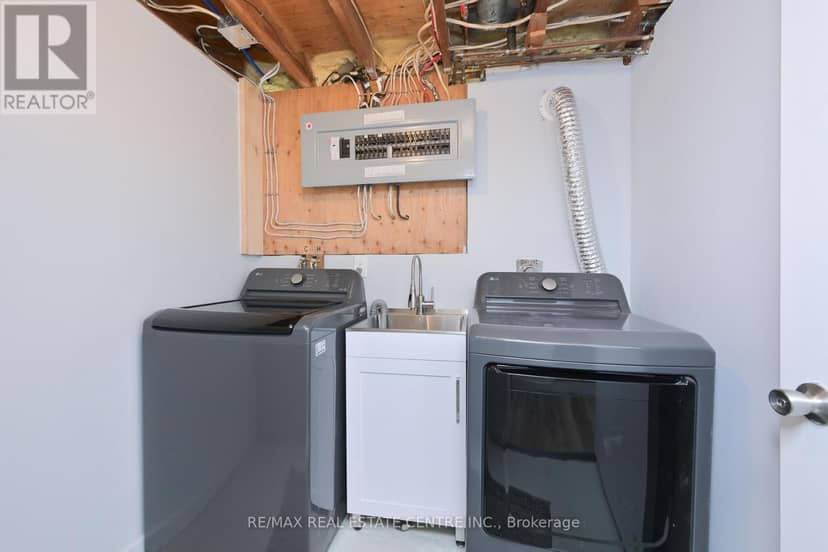 116 Burbank Crescent — photo 27 of 32