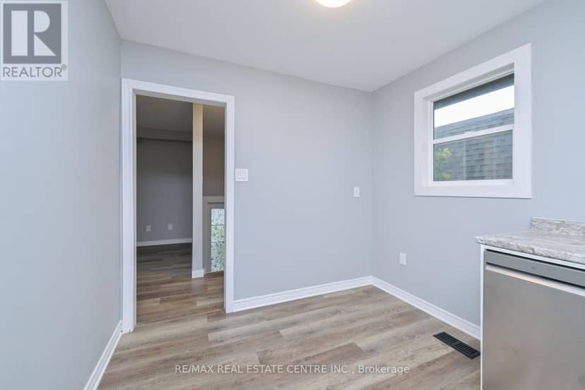 116 Burbank Crescent — photo 8 of 32