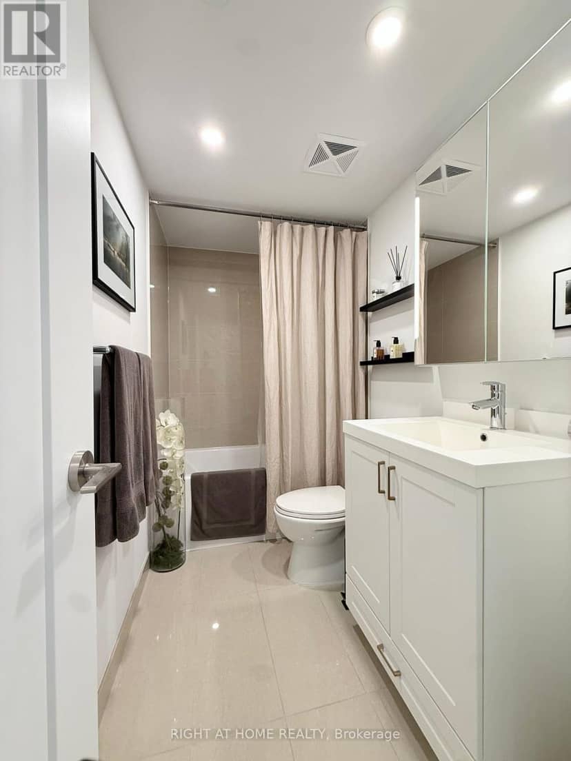 1509 - 18 Graydon Hall Drive — photo 11 of 31