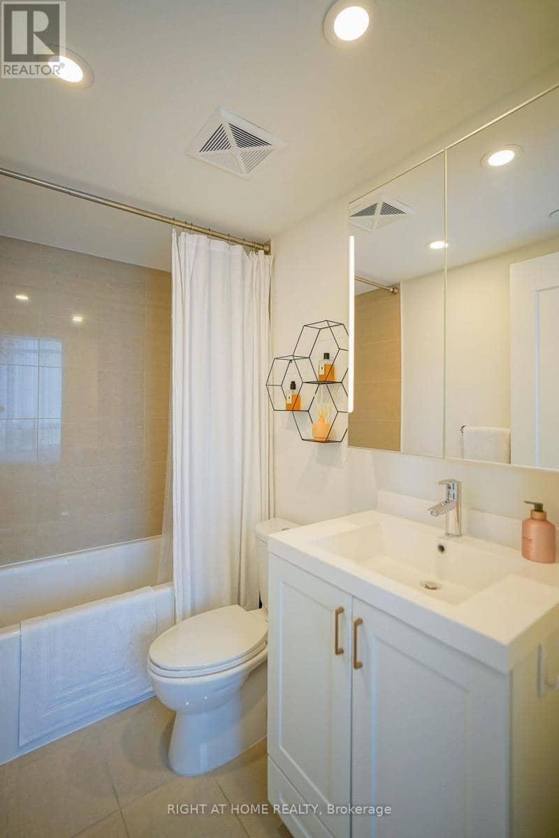 1509 - 18 Graydon Hall Drive — photo 17 of 31
