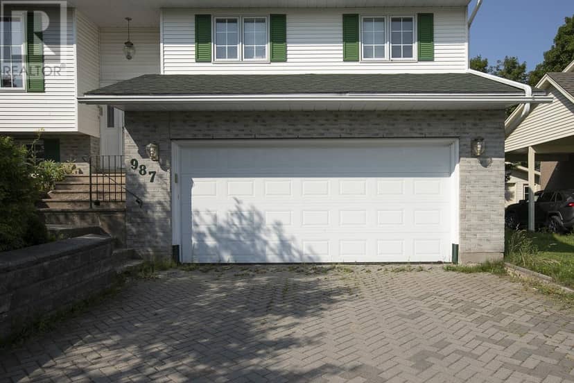 987 Lake ST — photo 3 of 40