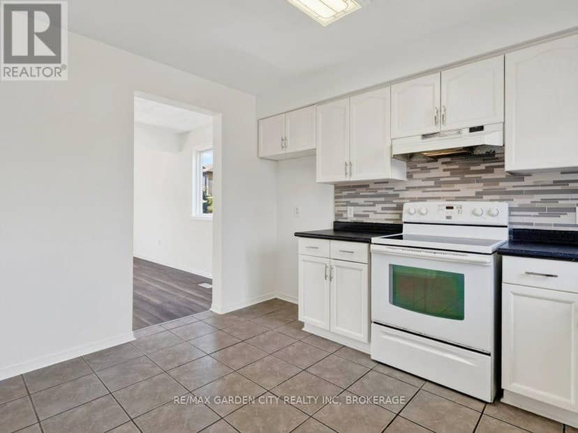 211 Morton Street S — photo 16 of 40