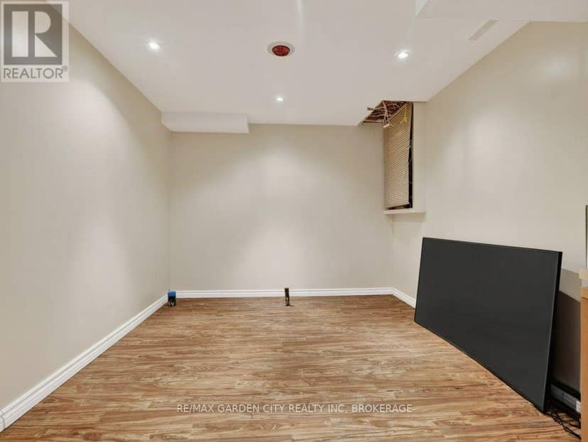 211 Morton Street S — photo 40 of 40