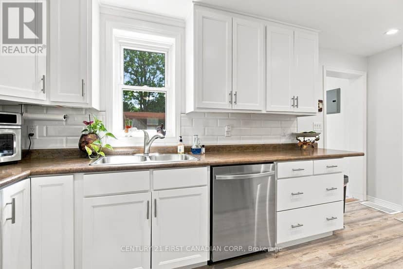212 Main Street — photo 12 of 40