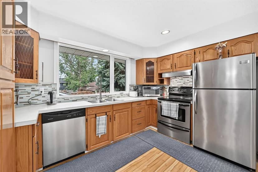 1008 Cantabrian Drive SW, Calgary, photo 3