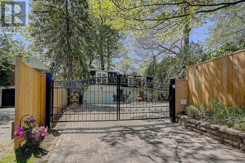 321 Lawrence Avenue E, Toronto