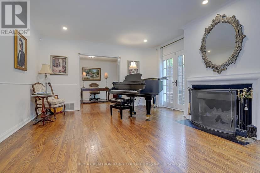 321 Lawrence Avenue E — photo 10 of 40