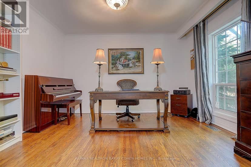 321 Lawrence Avenue E — photo 11 of 40