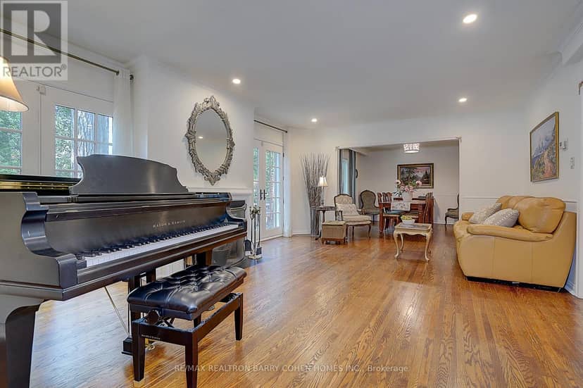 321 Lawrence Avenue E — photo 12 of 40