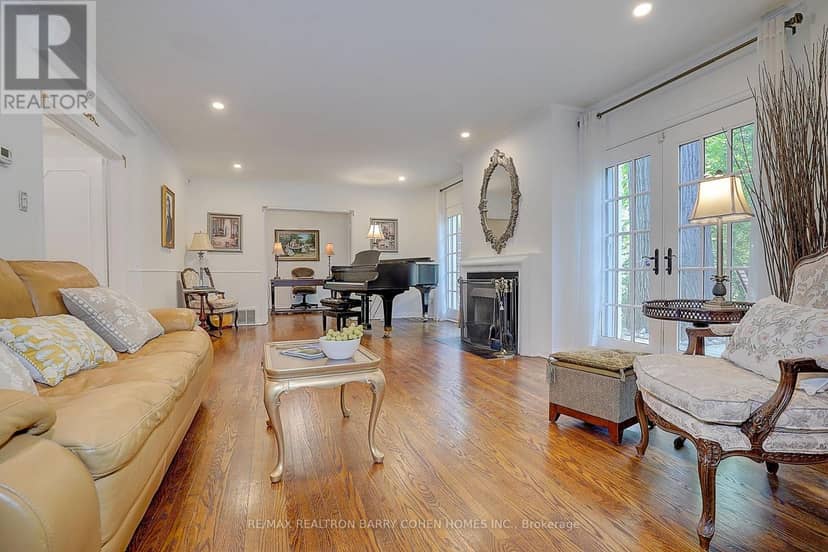 321 Lawrence Avenue E — photo 13 of 40