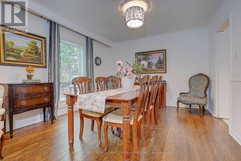 321 Lawrence Avenue E — photo 14 of 40