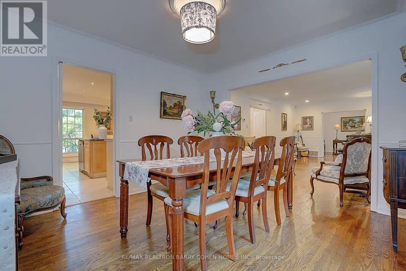 321 Lawrence Avenue E — photo 15 of 40