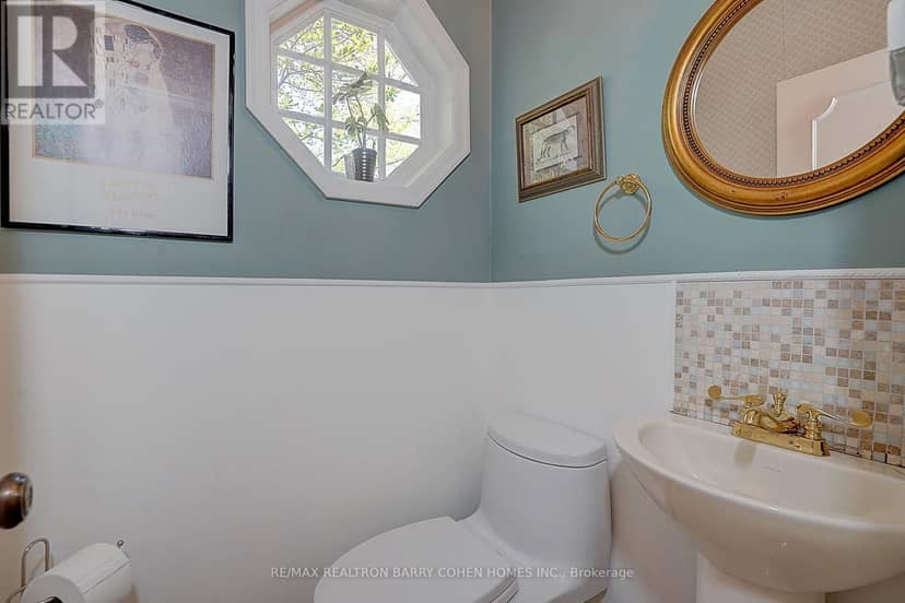321 Lawrence Avenue E — photo 19 of 40