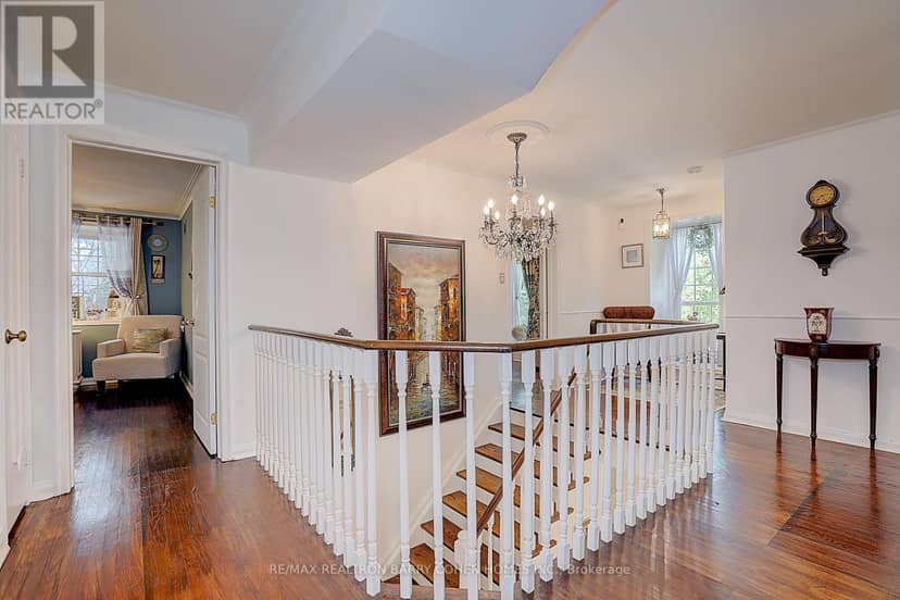 321 Lawrence Avenue E — photo 20 of 40