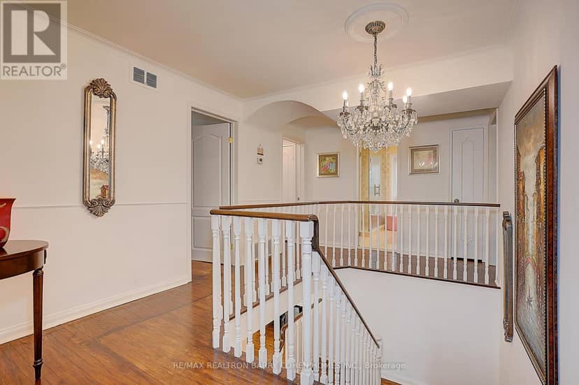321 Lawrence Avenue E — photo 21 of 40