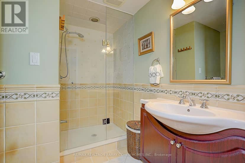 321 Lawrence Avenue E — photo 24 of 40