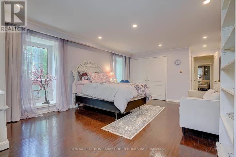 321 Lawrence Avenue E — photo 26 of 40