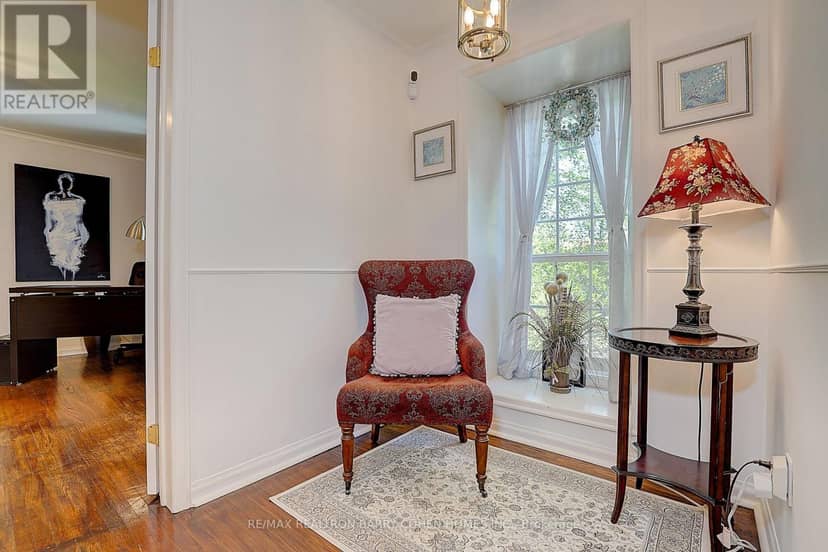 321 Lawrence Avenue E — photo 30 of 40