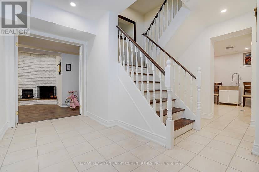 321 Lawrence Avenue E — photo 32 of 40