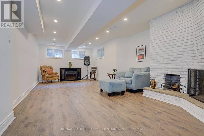 321 Lawrence Avenue E — photo 33 of 40