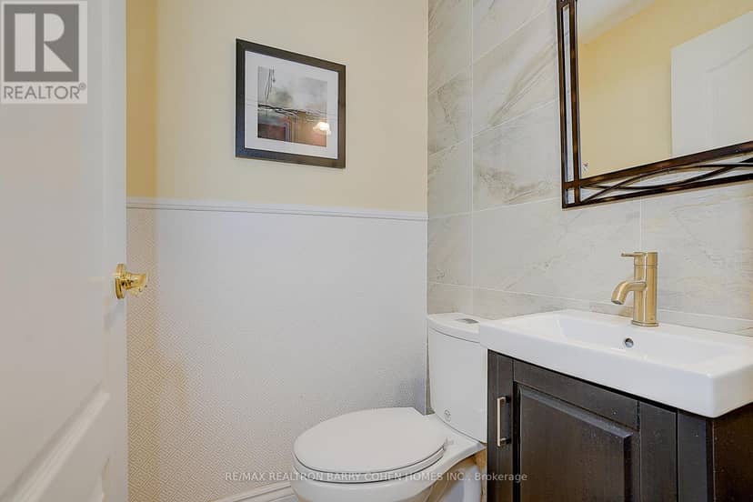 321 Lawrence Avenue E — photo 35 of 40