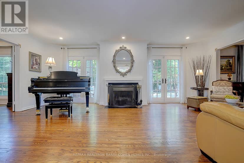 321 Lawrence Avenue E — photo 9 of 40