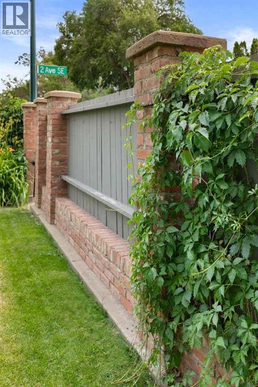140 6 Street SE — photo 33 of 40