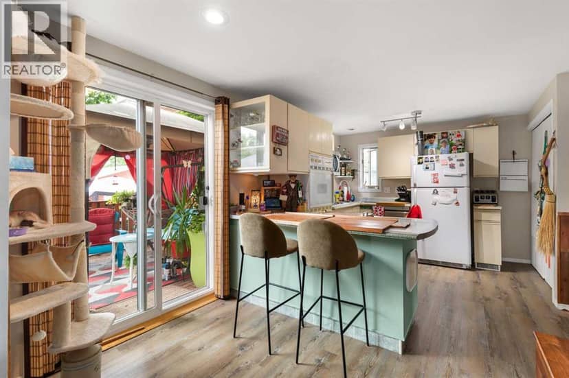 140 6 Street SE — photo 16 of 40