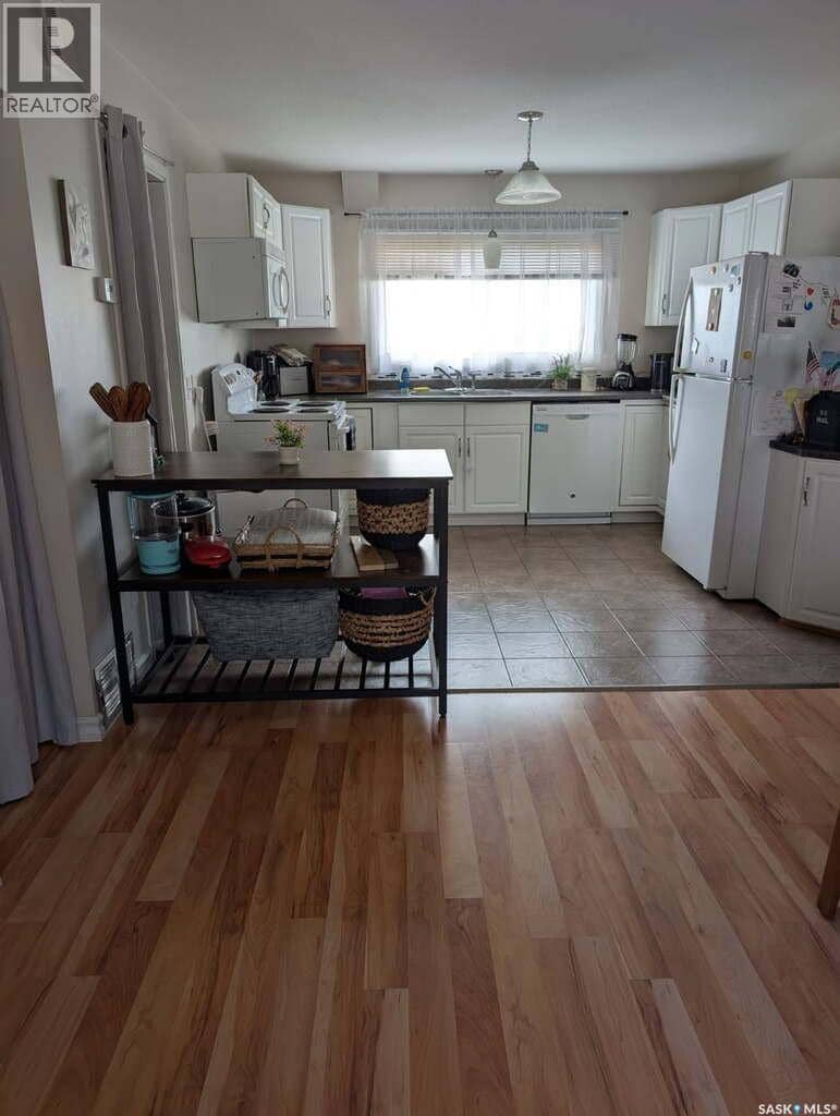 344 Young STREET — photo 4 of 40