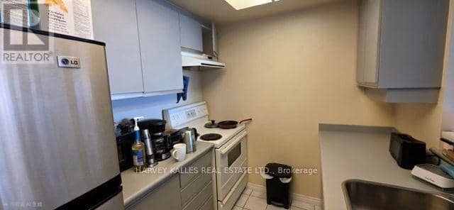 511 - 7 Concorde Place — photo 8 of 17